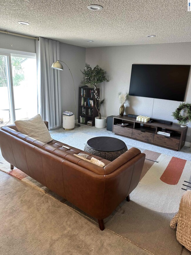 Building Photo - 725 Auburn Pl Unit 209