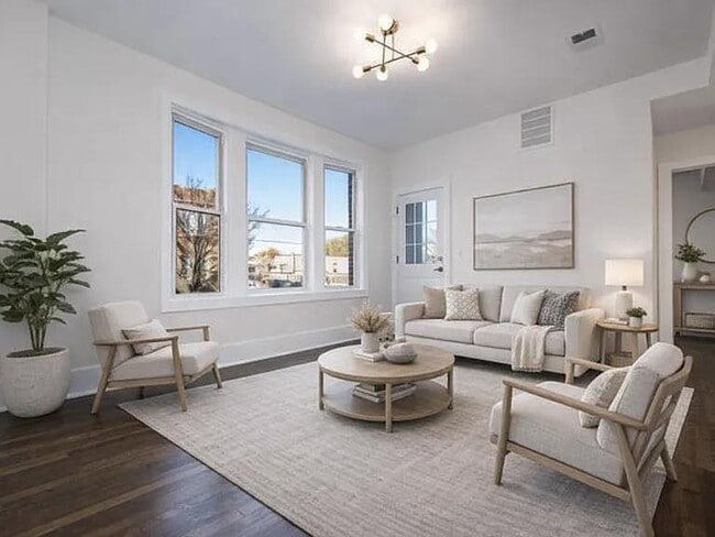 Building Photo - 3255 N Hamlin Ave Unit 1