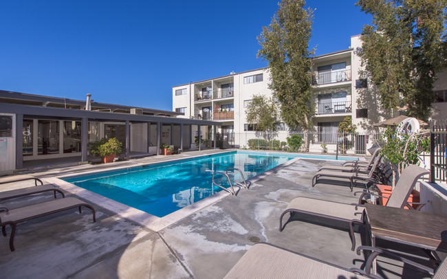 Photo - Tarzana Springs