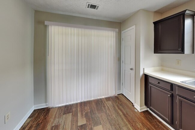 Photo - 2021 Briar Ridge Way SW