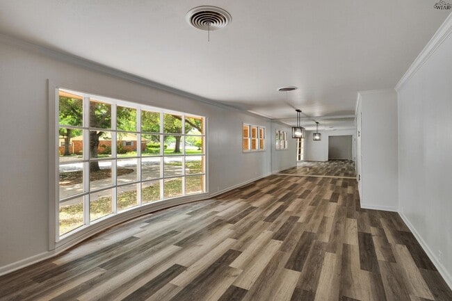 Photo - 2108 Granada Dr