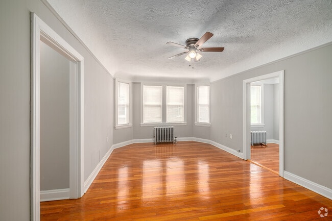 1BR, 1BA - 850SF - Living Room