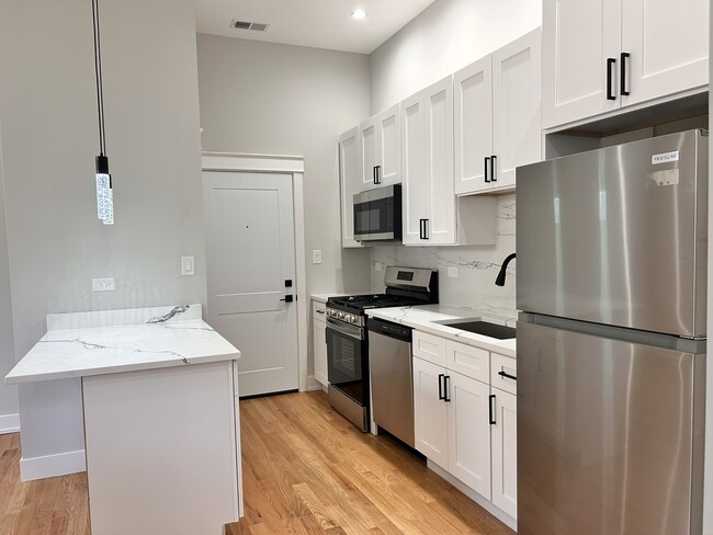 Photo - 4121 W Montrose Ave