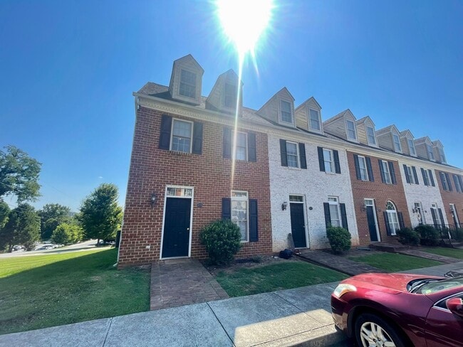 Building Photo - End Unit! - Colonial Inspired Three Story ... Rental