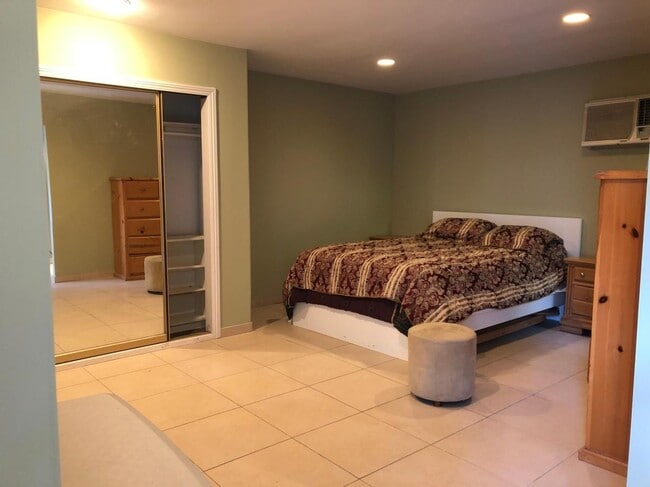 Photo - 200 S Palm Dr