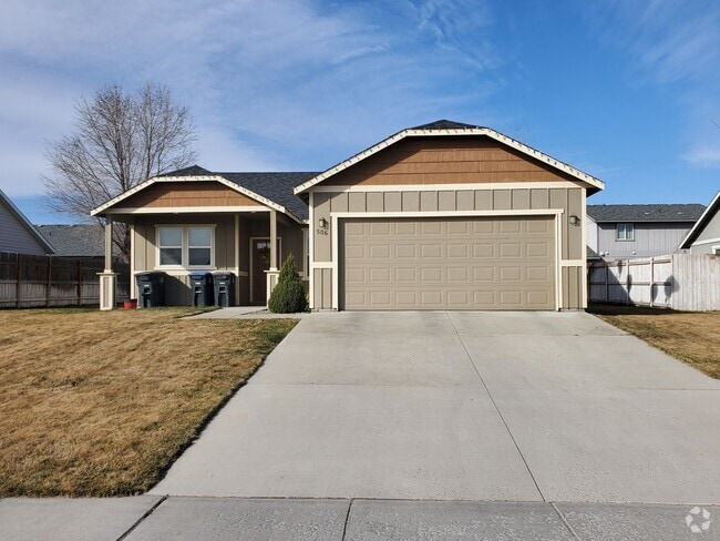Building Photo - 3 Bed 2 Bath one story home