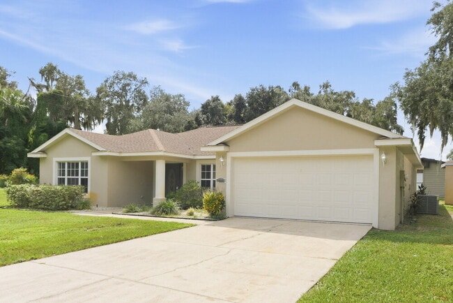 35221 W Griffin Dr