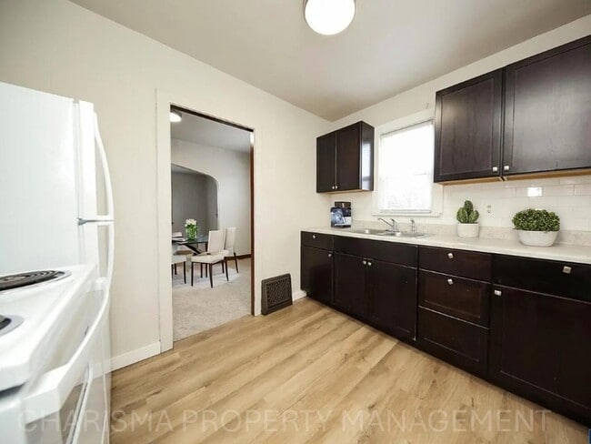 Photo - 1330 W 14th St