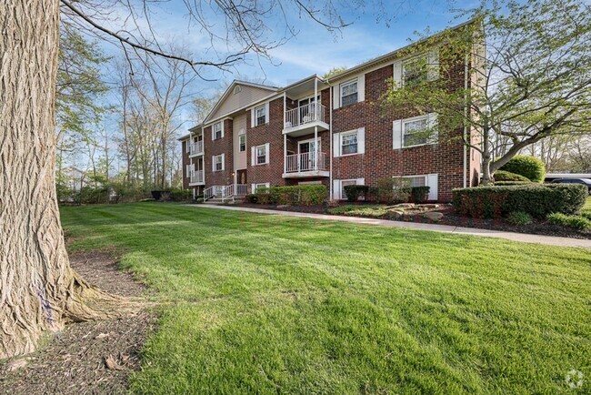 Building Photo - 10760 Ravenna Rd Rental