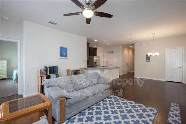 Photo - 2304 S Lakeline Blvd