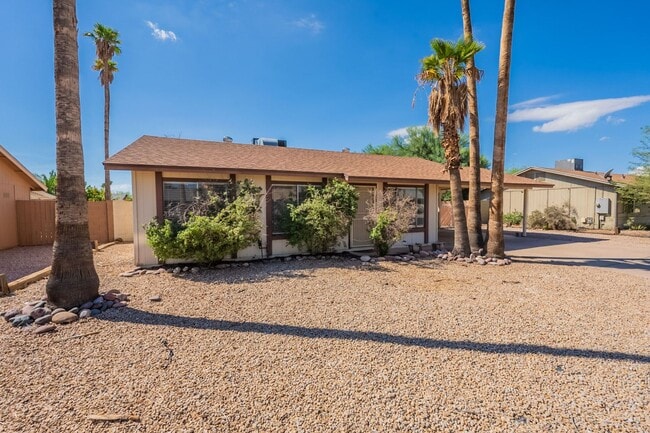 Building Photo - Three bedrooms plus big garage! Rental
