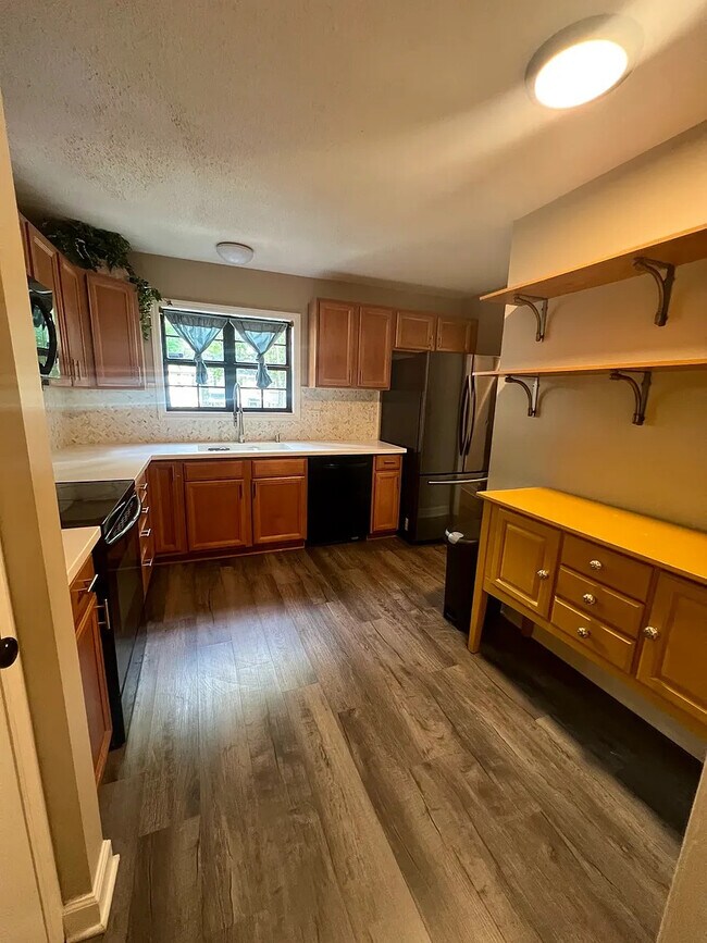 Room in Townhome on Willow Bridge Dr