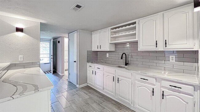 Photo - 16822 Macleish Dr