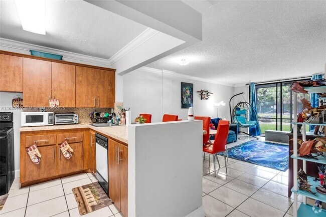 Building Photo - 9460 Fontainebleau Blvd Unit 125 Rental