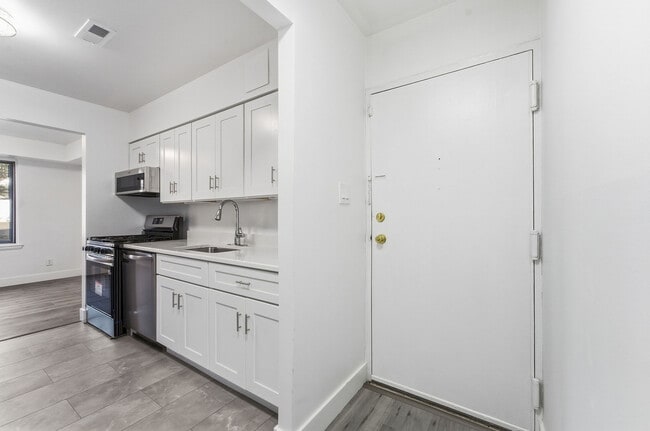 Photo - 113 Echelon Rd Unit 1