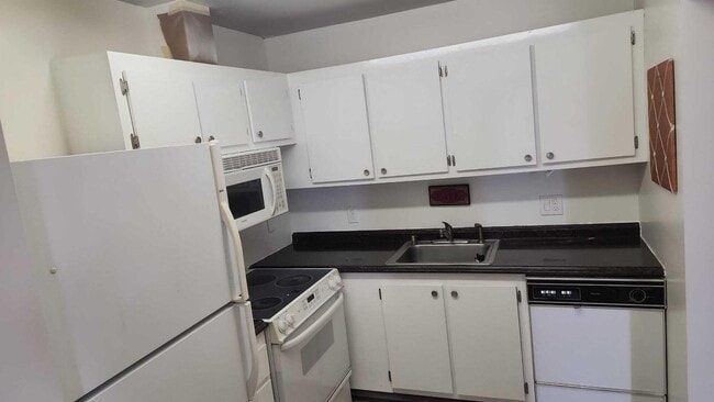 Photo - 400 Village Green Cir W Unit 304