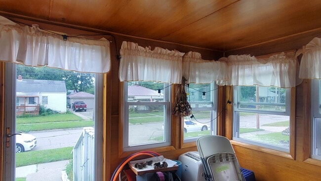 Photo - 3813 Larchmont St