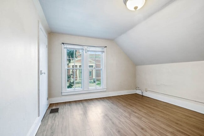 Photo - 904 1/2 Clay St - Cedar Falls