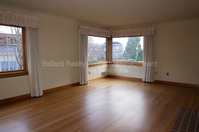 Photo - 1403 2nd Ave N