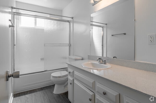 1 habitación, 1 baño - 700 pies cuadrados - Baño