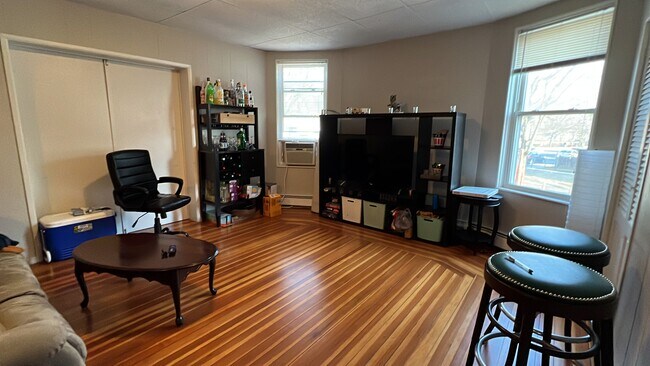 Photo - 158 Holland St Unit 1