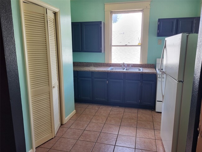 Photo - 4401 Ave Q 1/2