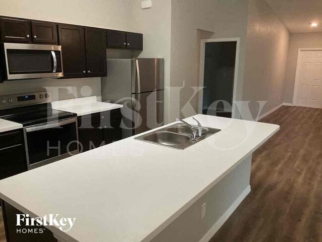 Photo - 1235 Desmond St