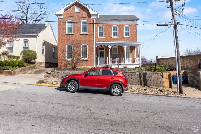 Building Photo - 214 N Lorimier St Rental