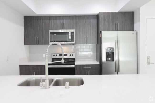 2BR, 2BA