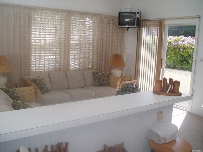 Photo - 30 W Neck Rd