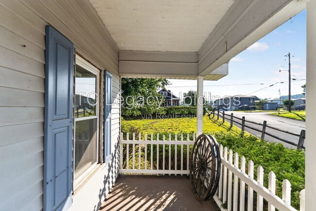 Photo - 200 Reeves Ave