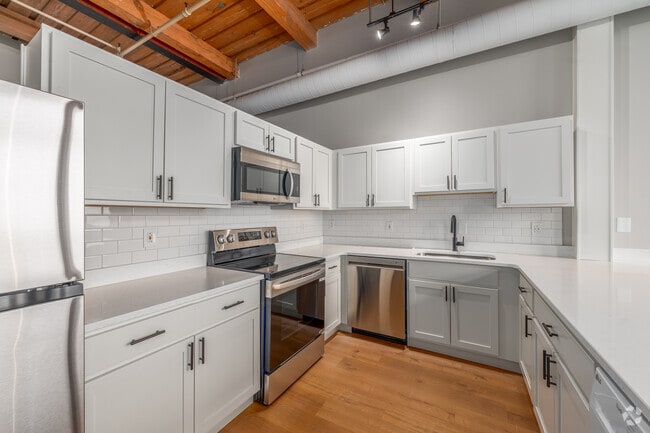 A8 - 1BR, 1BA - 697SF - Kitchen