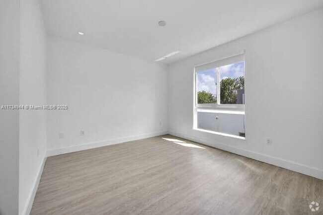Building Photo - 485 Ridgewood Rd Rental