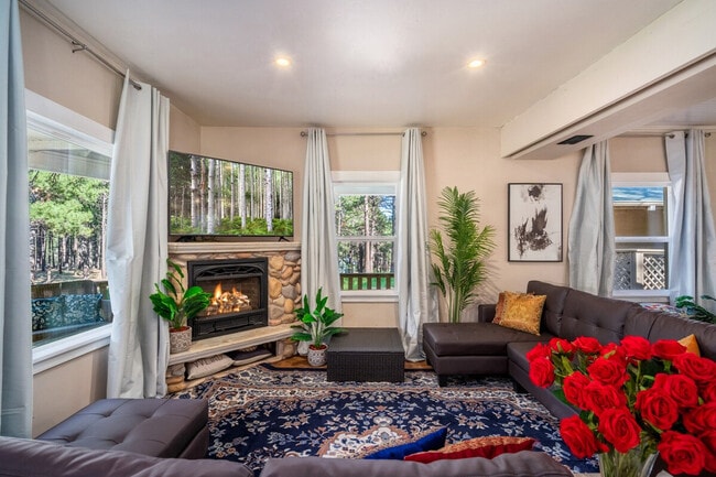 Building Photo - 4955 Hidden Hollow Rd Unit SI ID1511750P