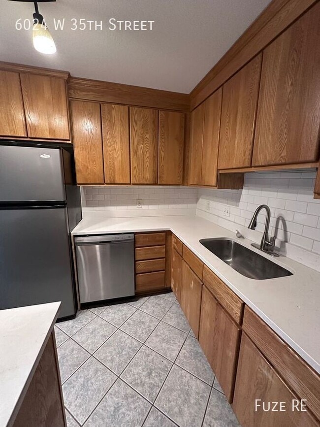 Building Photo - 6024 W 35th St