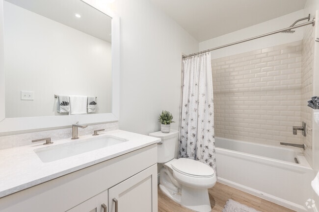 2BR, 2BA - 1,409SF - Bathroom