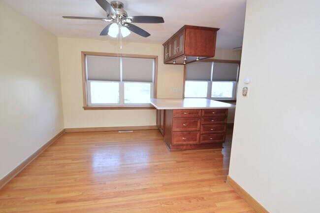 Photo - 1461 Balmoral Ave