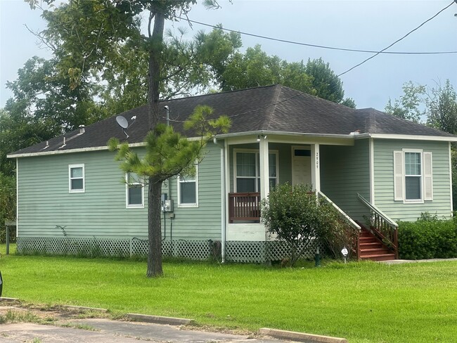 Photo - 2909 H Ave