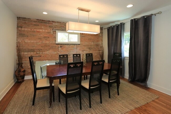 138 W Girard Ave
