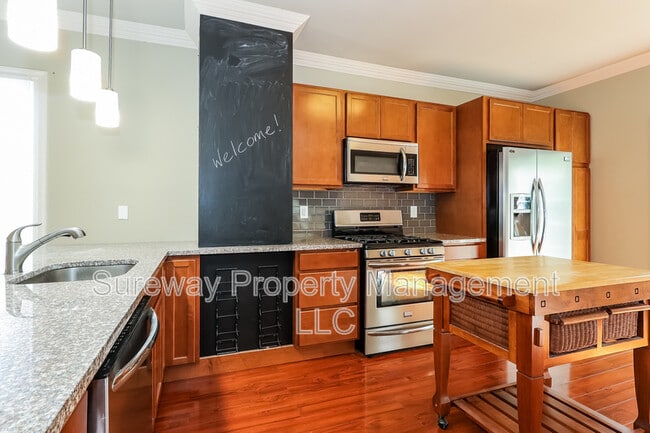 Photo - 720 Willitts Ave