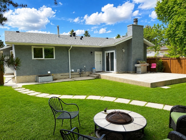 Photo - 3139 74 St NW