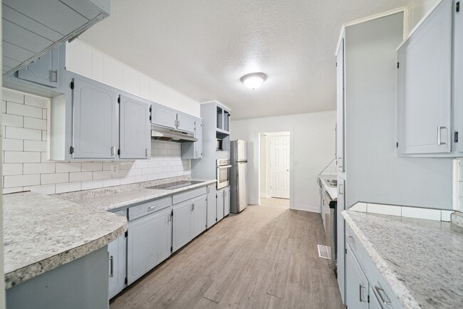 Photo - 1304 S Husband St