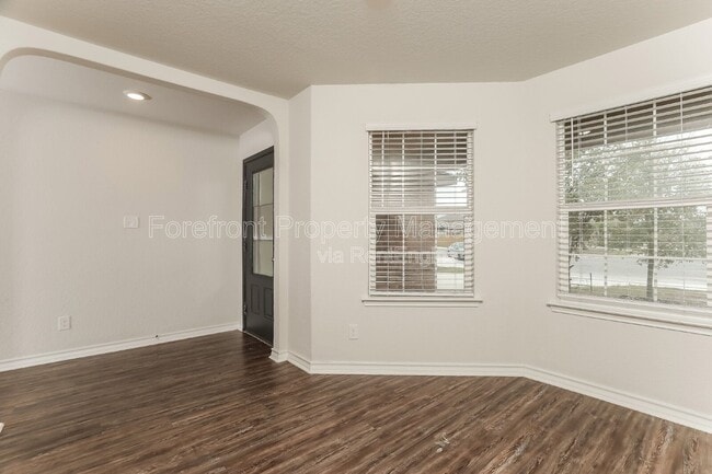 Photo - 2935 Thackery Groove