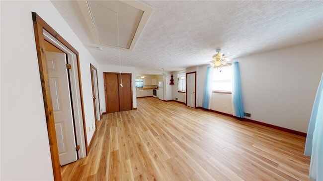 Photo - 357 Lowden Point Rd
