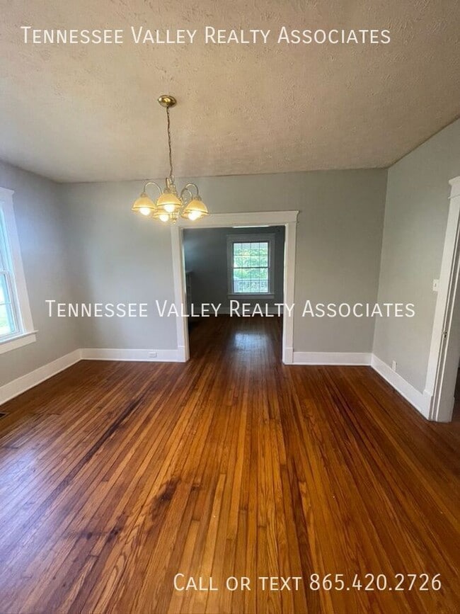 Photo - 2649 Parkview Ave