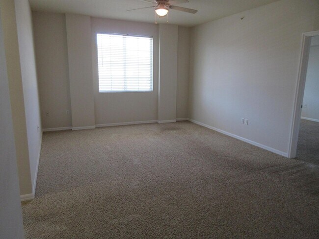 Photo - 250 NE 3rd Ave Unidad 1213