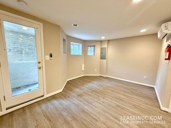 Photo - 152 R St NE Unit #B