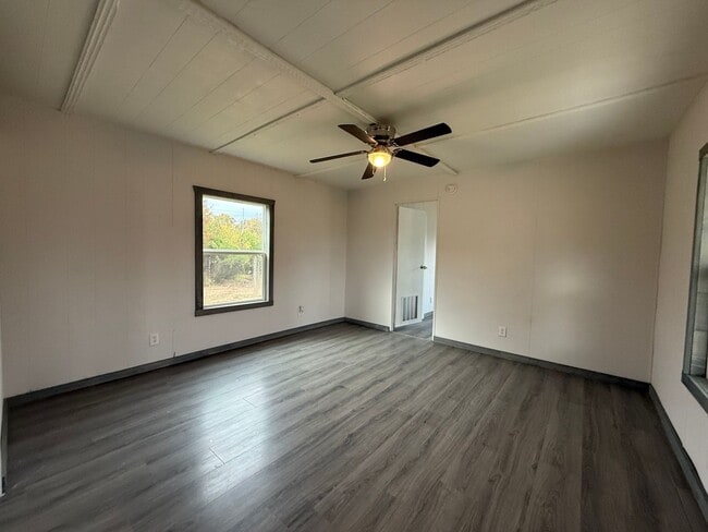 Photo - 3 Bedroom 1.5 Bath Mobile Home in Mosheim, TN