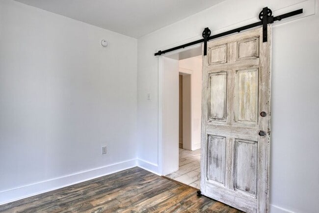 Photo - 1122 Wellman Ave NE