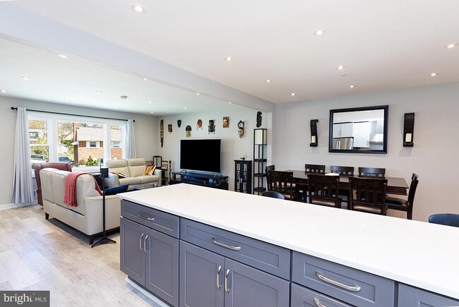 Photo - 5911 15th Ave